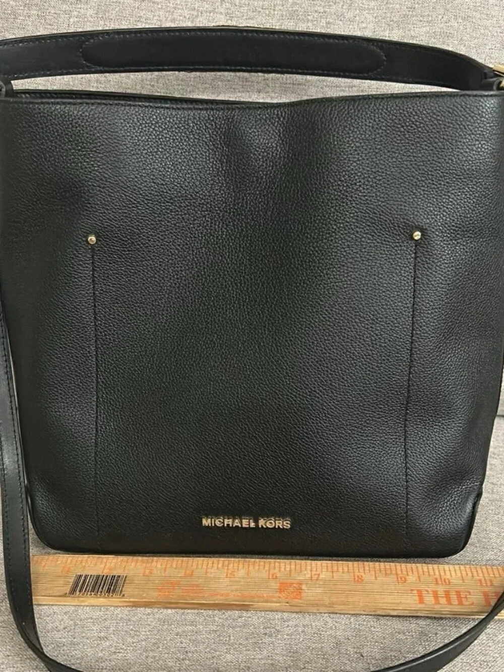 Michael Kors Black Hayes Leather Bucket Shoulder / Crossbody Bag